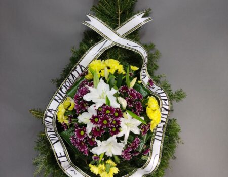 13. Coroană funerară 3D de crizanteme și crin imperiali